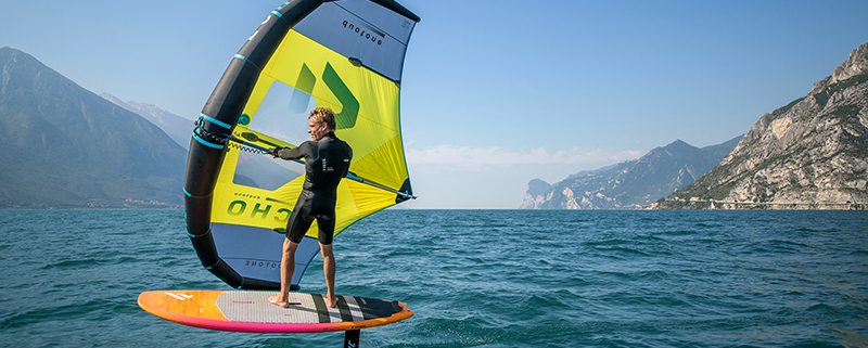 Wing-Foiling am Comersee Domaso